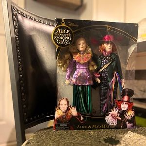 Disney Alice Through the Looking Glass Deluxe Alice and Mad Hatter Dolls
